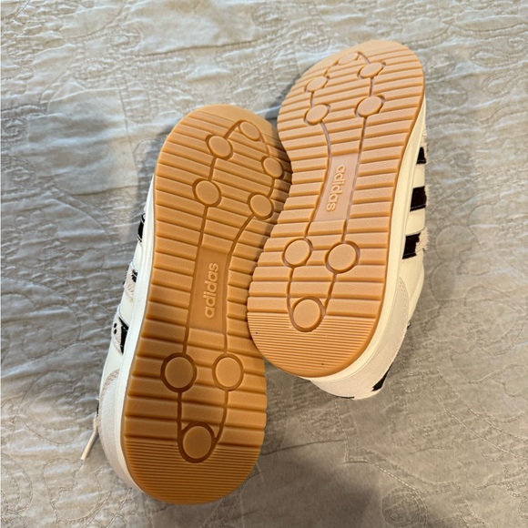 Adidas Cream and Black Patterned Sneakers - Picture 4 of 5